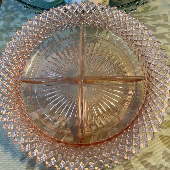Vintage pink sectioned candy/Hors d’oeuvre dish - Picture 2 of 6